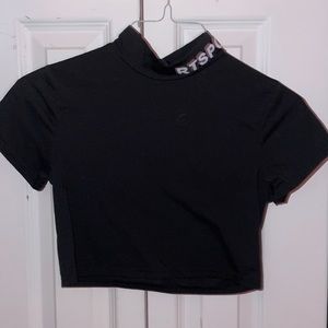 Cropped Tee with collar
